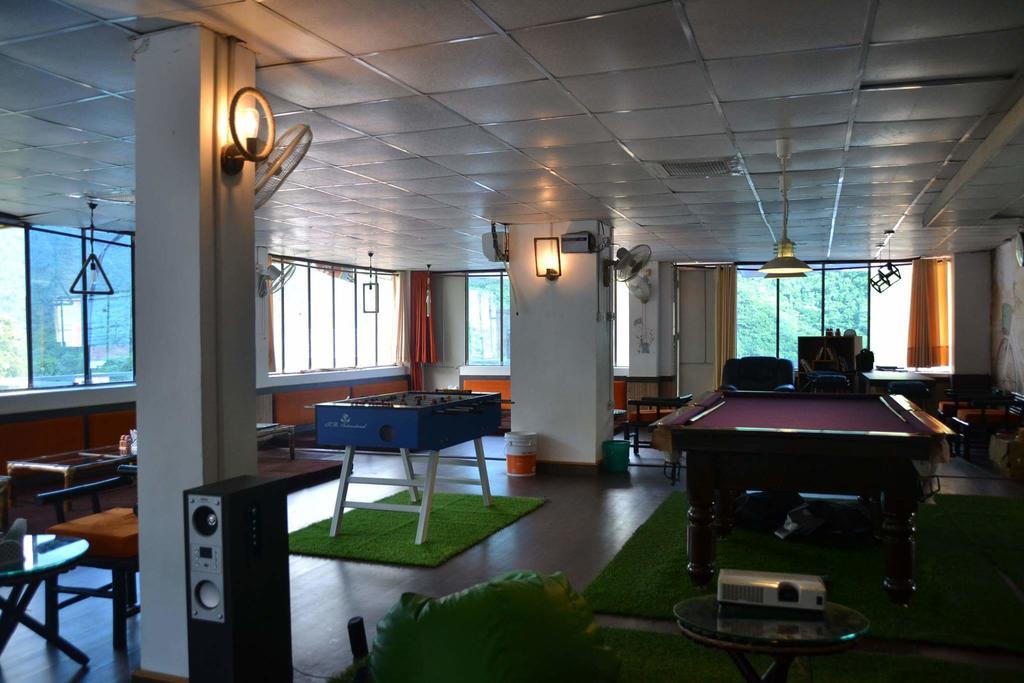 Akash Continental Hotel Rishikesh Exterior photo