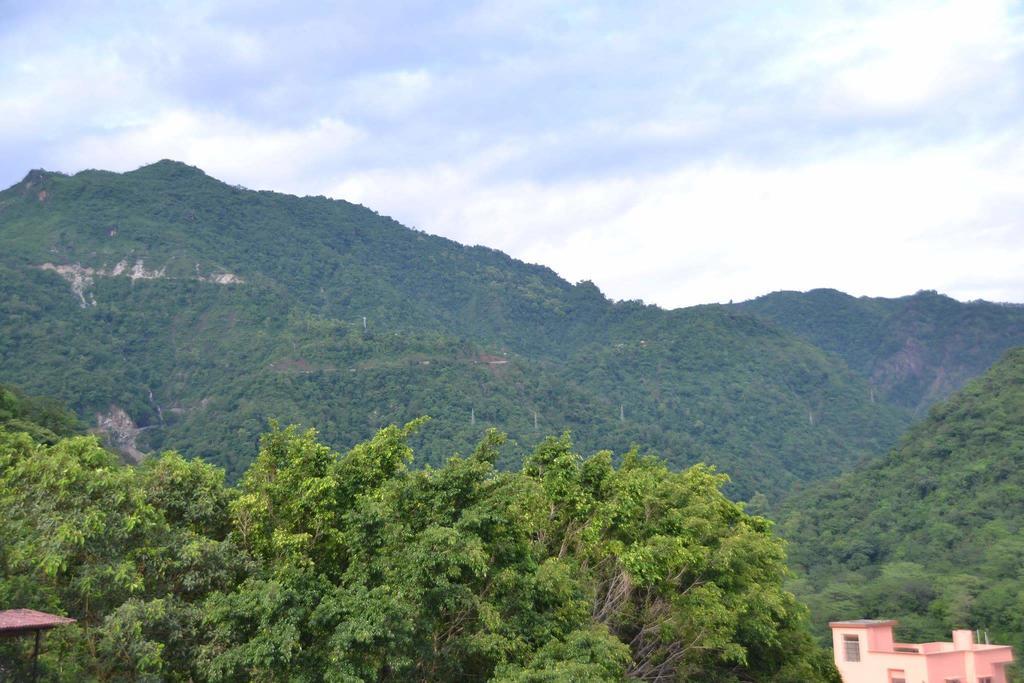Akash Continental Hotel Rishikesh Exterior photo
