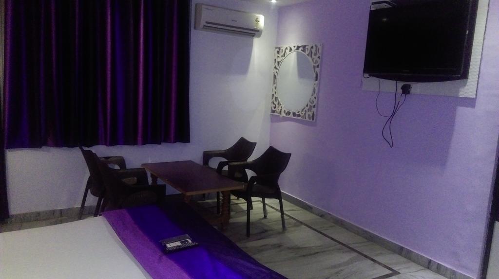 Akash Continental Hotel Rishikesh Exterior photo